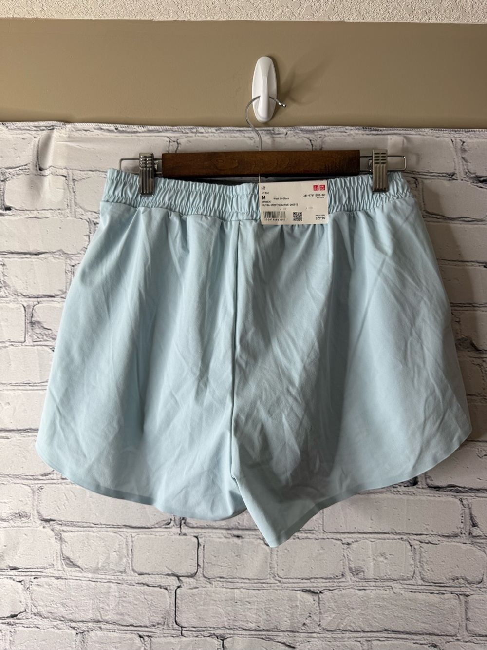 UNIQLO Women’s Light Blue Elastic-Waist Shorts medium